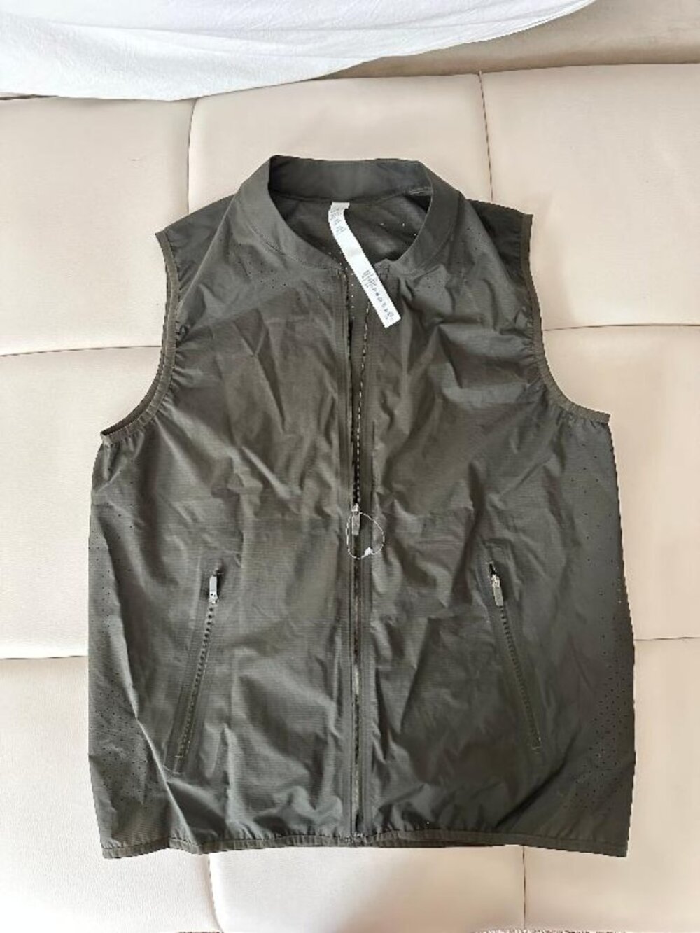 NWOT LULULEMON Women Lightweight Running Vest    Size 6     MSRP: $98